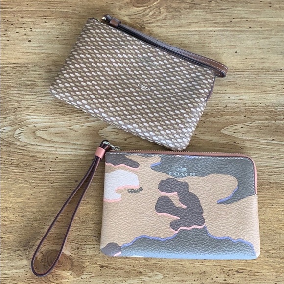 Coach Handbags - Coach Corner Zip Wristlet